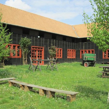 Hotel Sóstói Lovaskemping és Turistaház Nyíregyháza Esterno foto