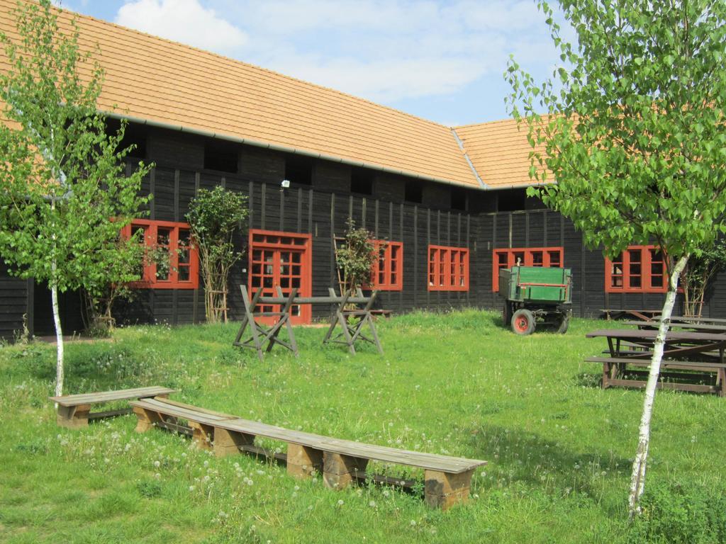 Hotel Sóstói Lovaskemping és Turistaház Nyíregyháza Esterno foto