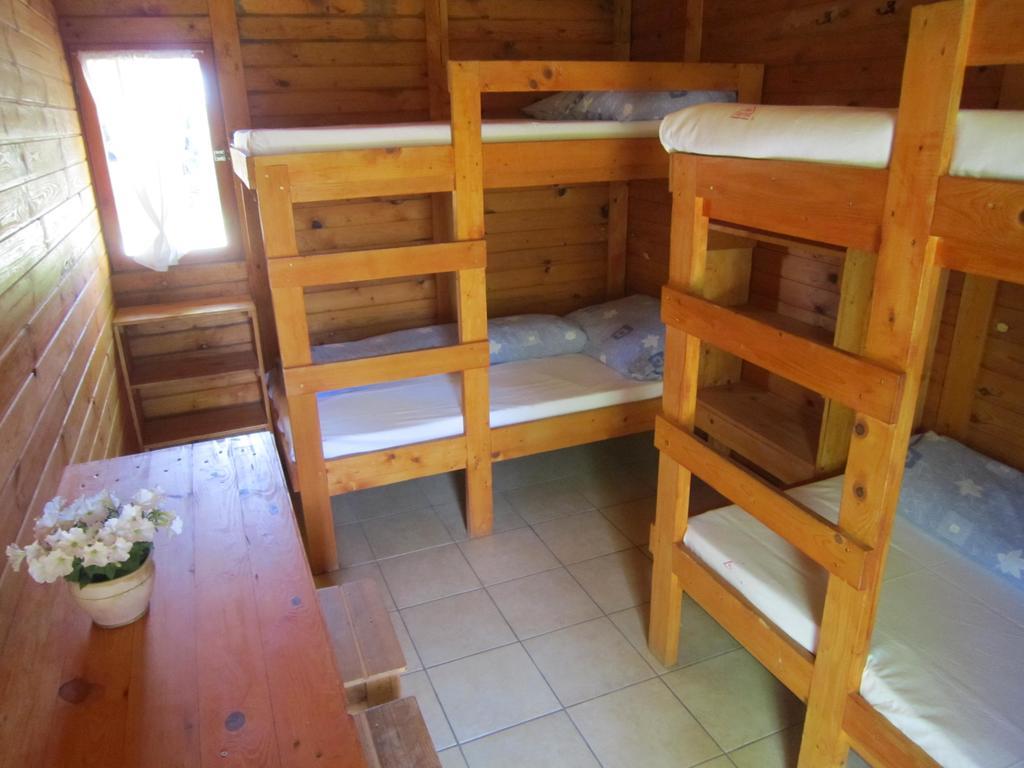 Hotel Sóstói Lovaskemping és Turistaház Nyíregyháza Esterno foto
