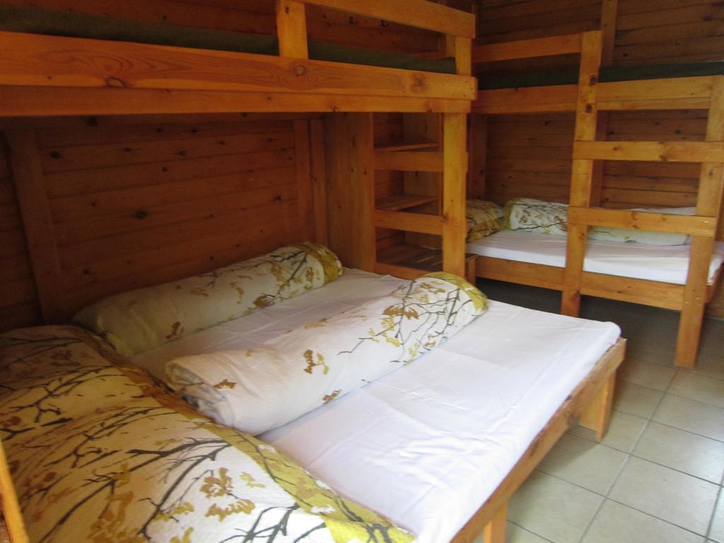 Hotel Sóstói Lovaskemping és Turistaház Nyíregyháza Esterno foto